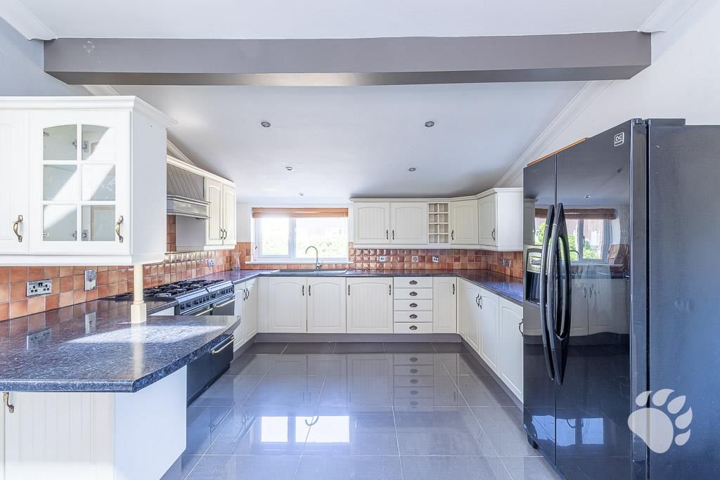Property photo 2 of 21 Kitchen