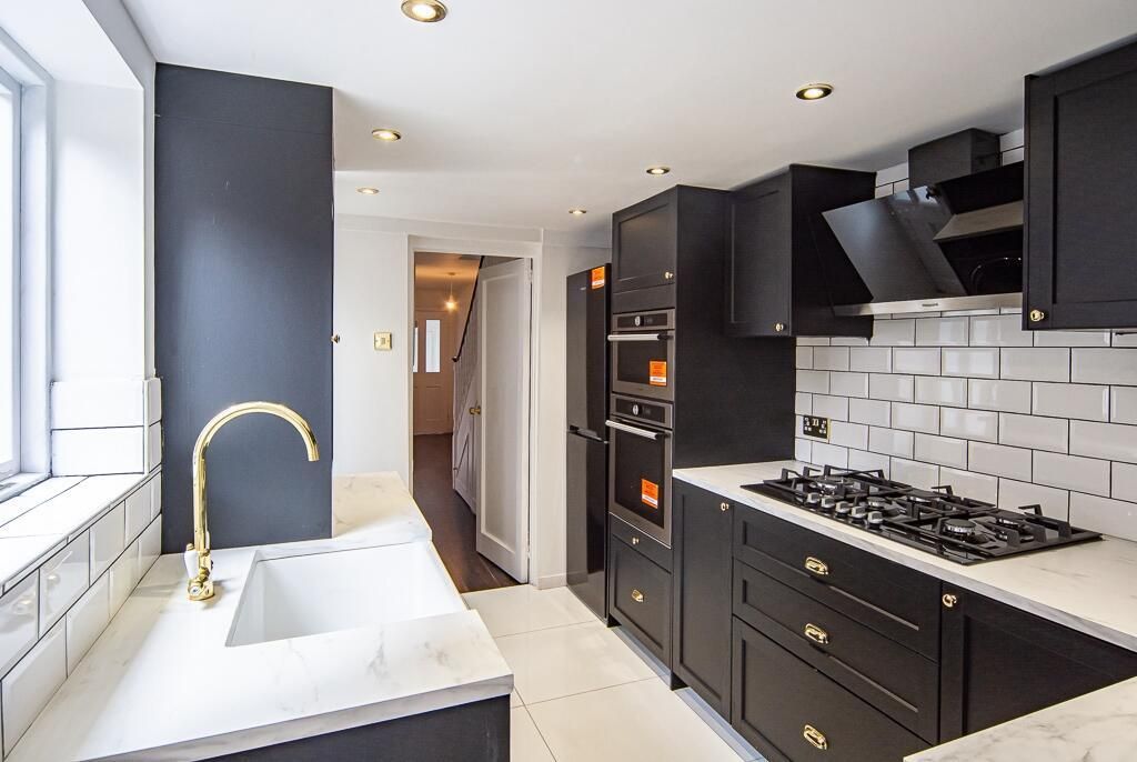 Property photo 2 of 20 4