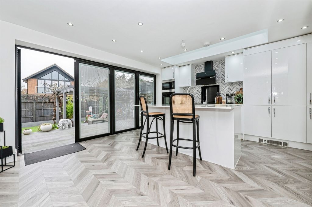 Additional image 6 of 5 bed semi-detached house for saleOrchard Drive, Grays RM17