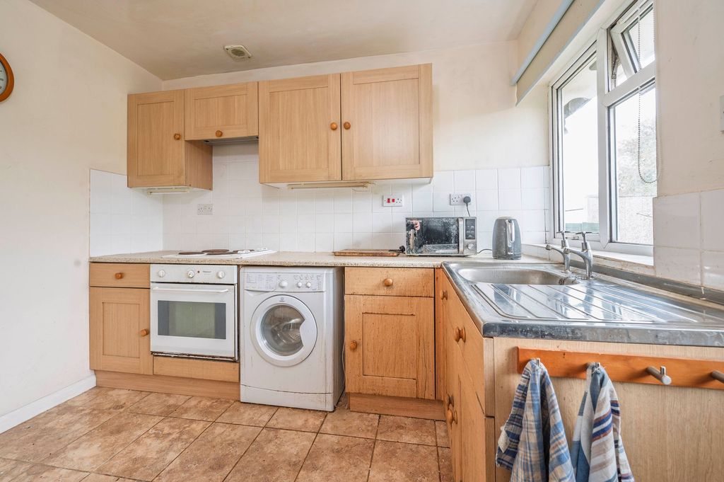 Property photo 3 of 14 Kitchen