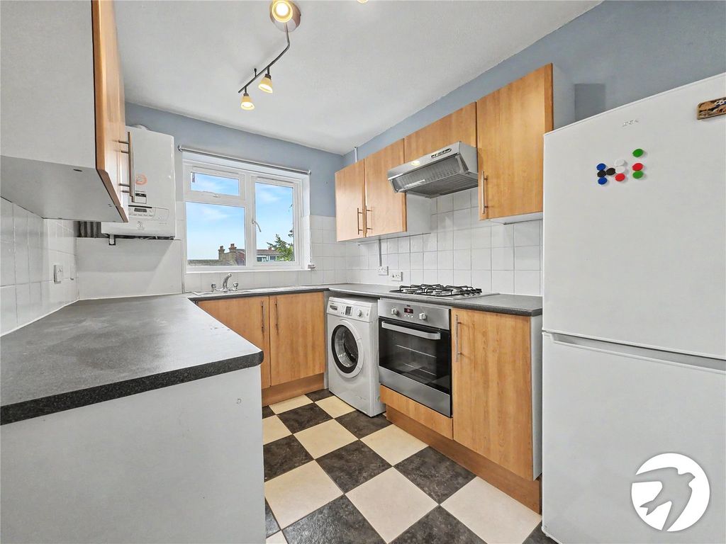 Property photo 3 of 8 Picture No. 12