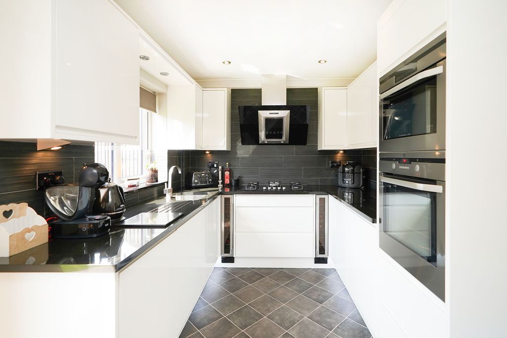 Property photo 3 of 23