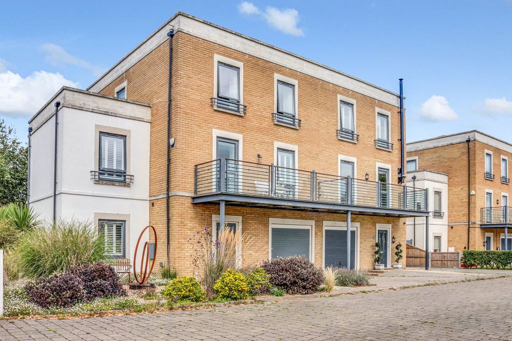 Property photo 1 of 22