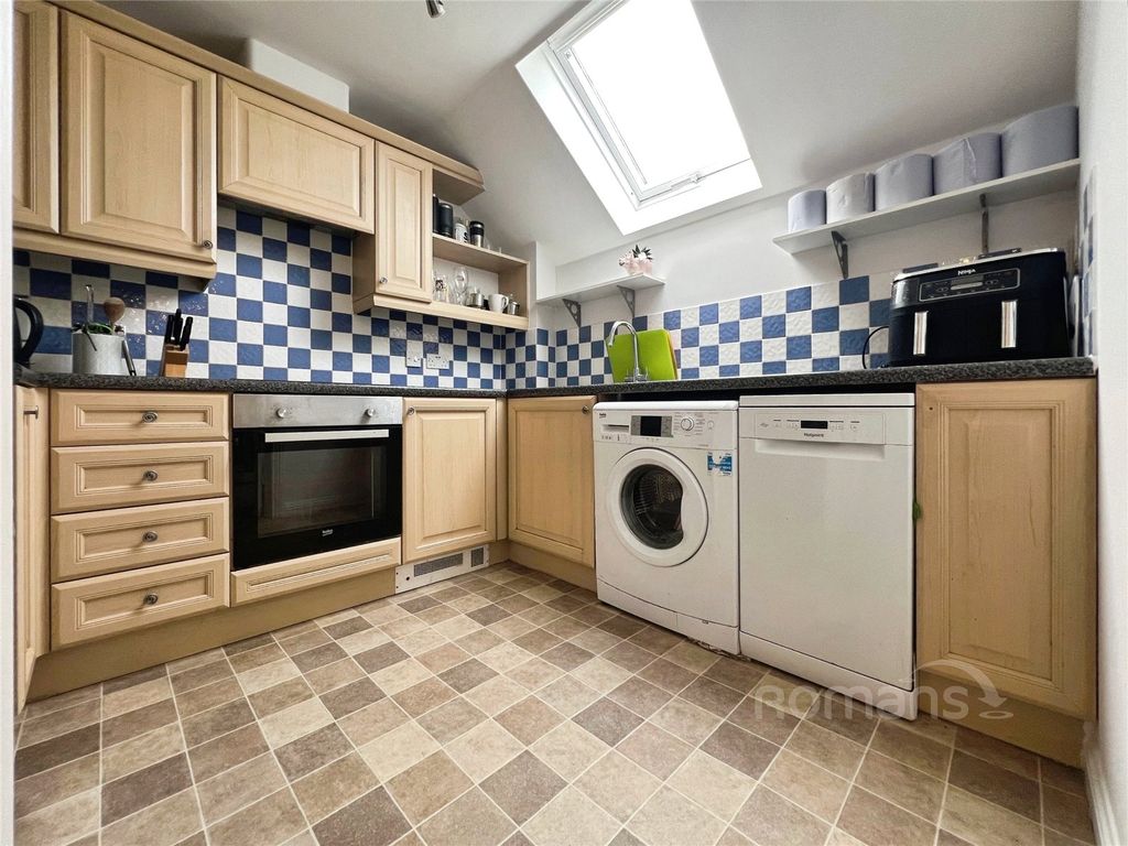 Property photo 2 of 21 Picture No. 34