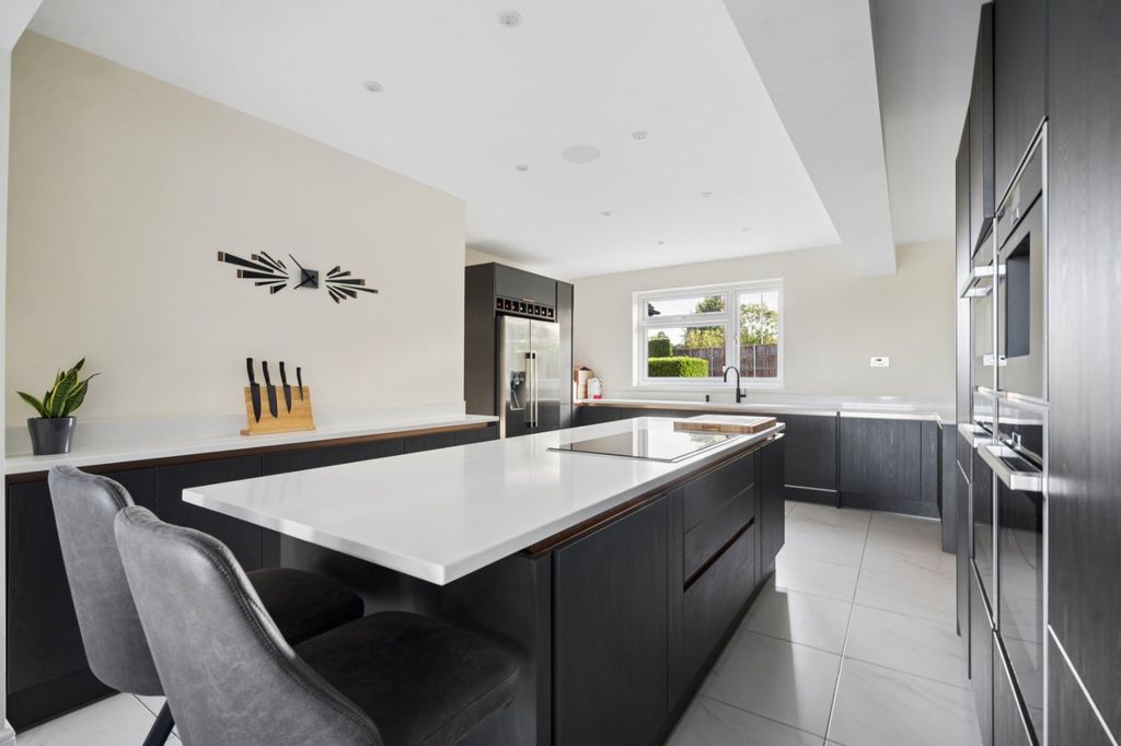 Property photo 3 of 21 Kitchen Island