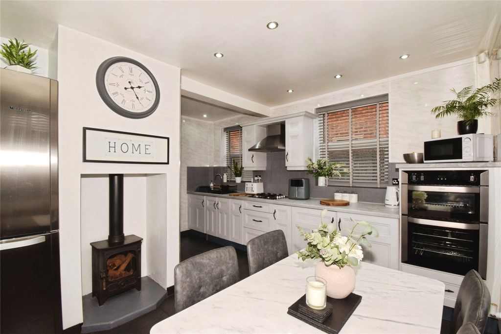 Property photo 3 of 21 Kitchen Diner