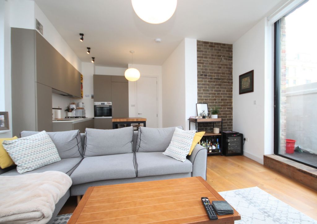 Property photo 3 of 9 Reception