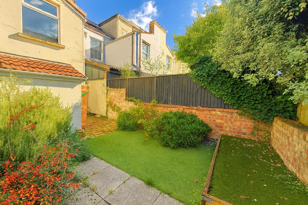 Property photo 2 of 8 Chatgpt Image Oct 22, 2025, 12_25_44 Pm.Png