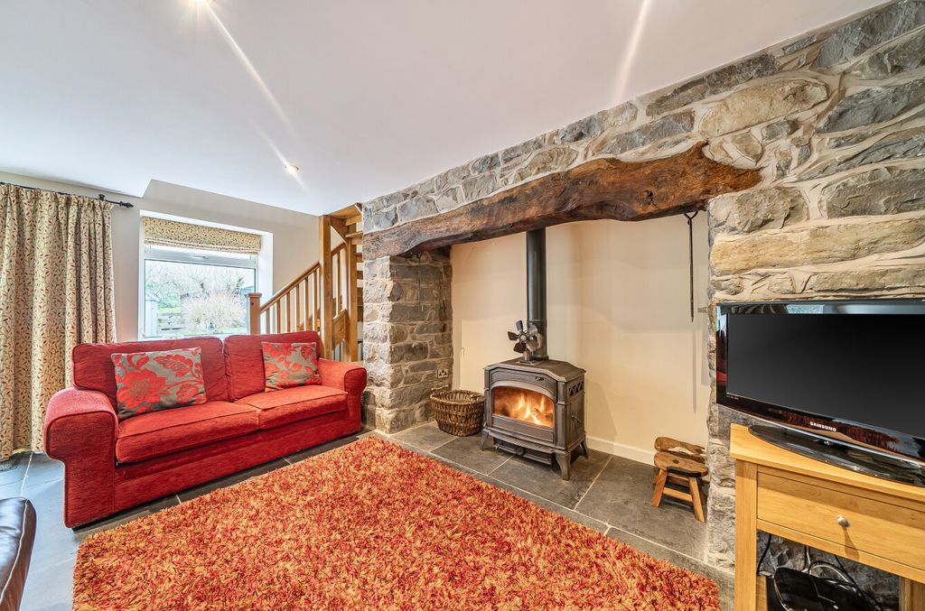 Property photo 2 of 16 1407317-12-69809d...