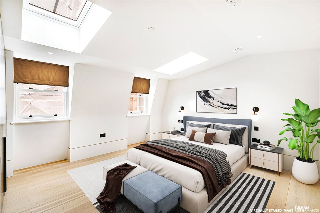 Property photo 3 of 16 Principal Bedroom