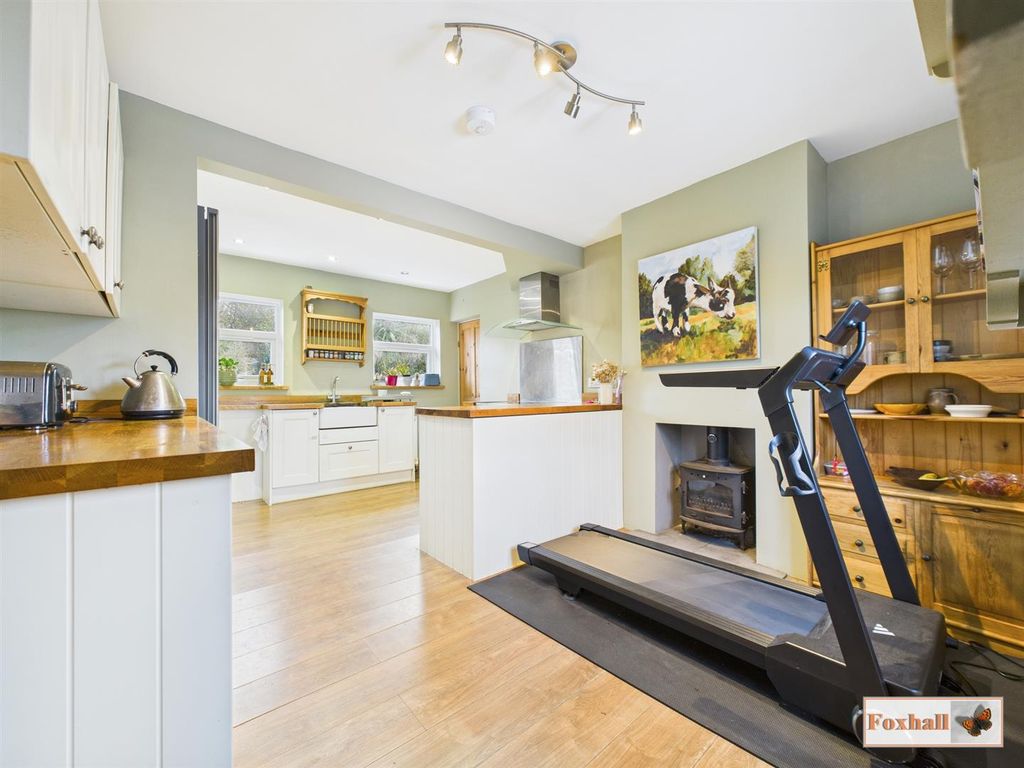 Property photo 2 of 29 Kitchen / Diner