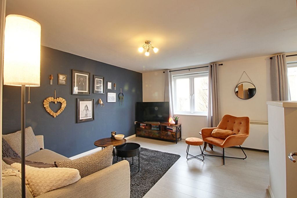 Property photo 2 of 10