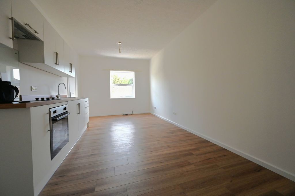 Property photo 3 of 7 Kitchen / Living Room