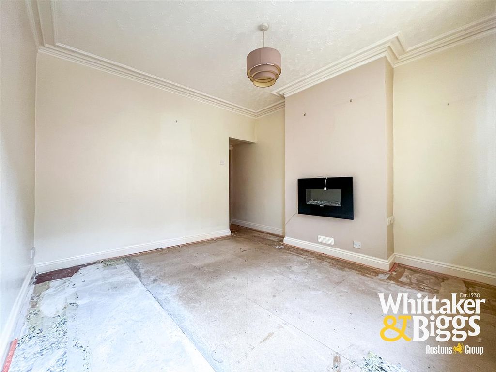 Property photo 2 of 19 Sitting Room