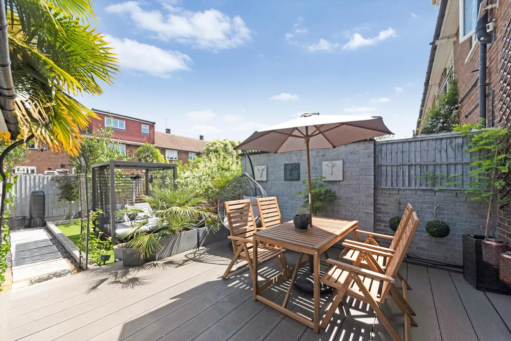 House in London, St John's Estate, Isle of Dogs - More