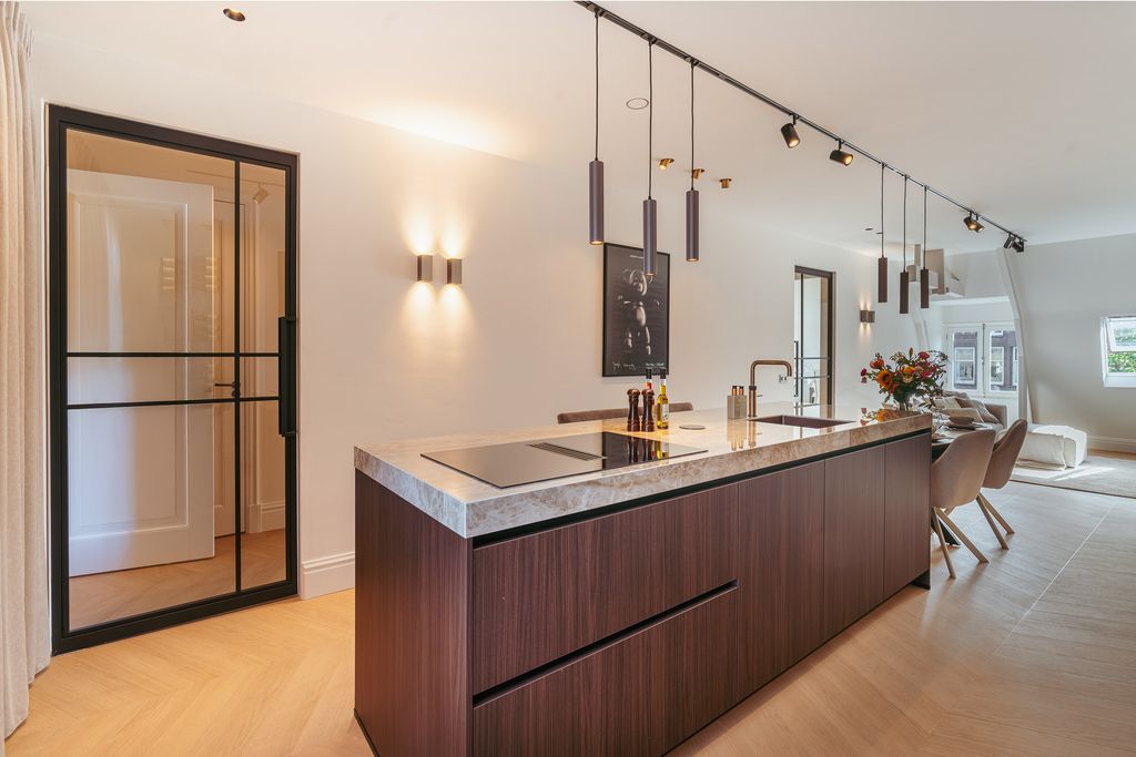 Property photo 2 of 36