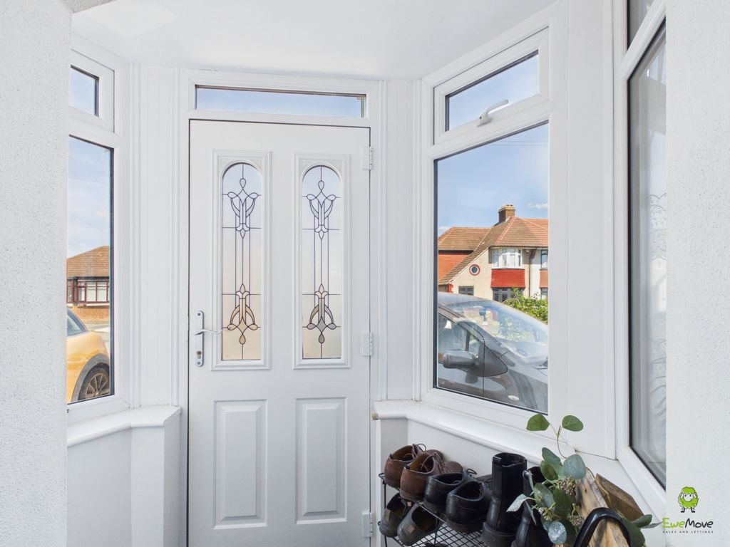 Property photo 2 of 26 Presented By Nicoleta At Ewemove Bexleyheath And D