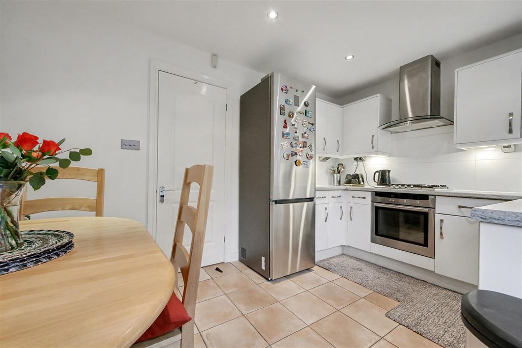 Property photo 3 of 10 Kitchen Diner (1).Jpg