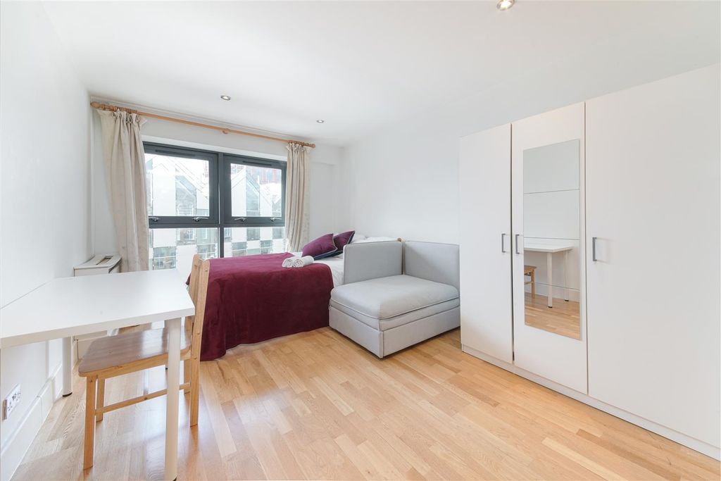 Property photo 3 of 12 The Old School House, N1 (10 Of 16).Jpg