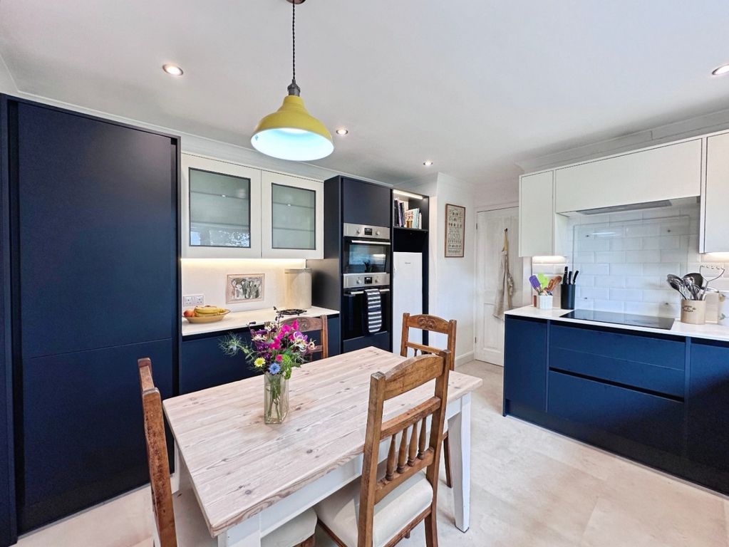 Property photo 2 of 27 5201885