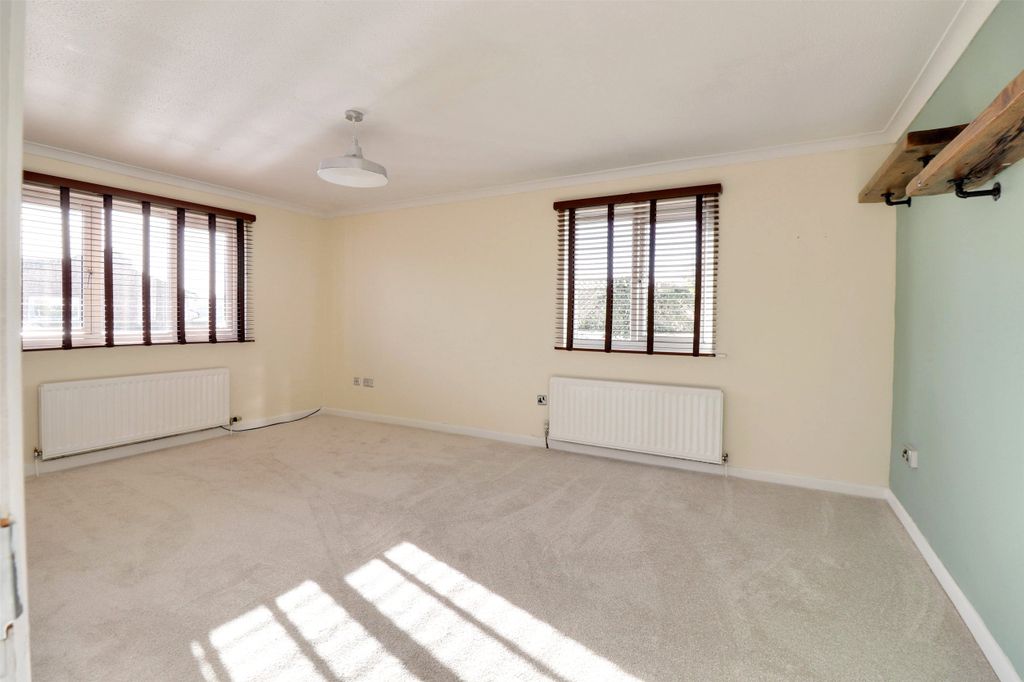 Property photo 3 of 8 3 - Picture No. 07