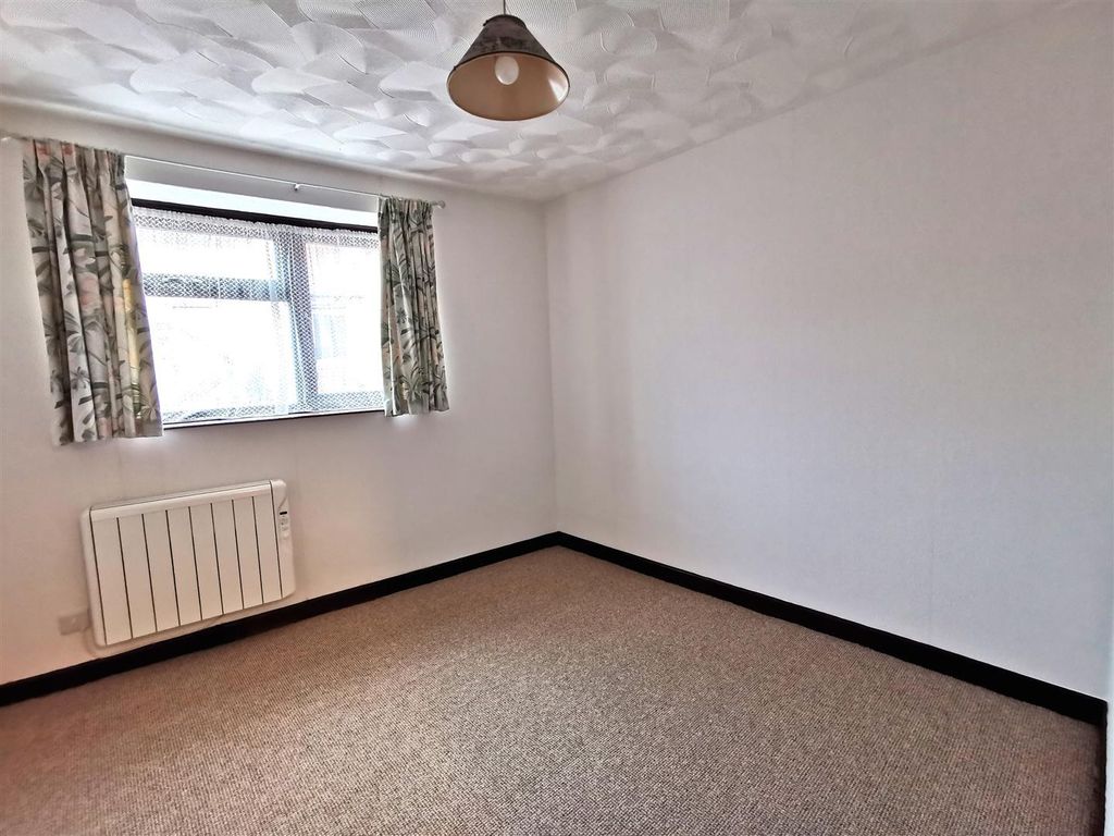 Property photo 3 of 5 Bedroom