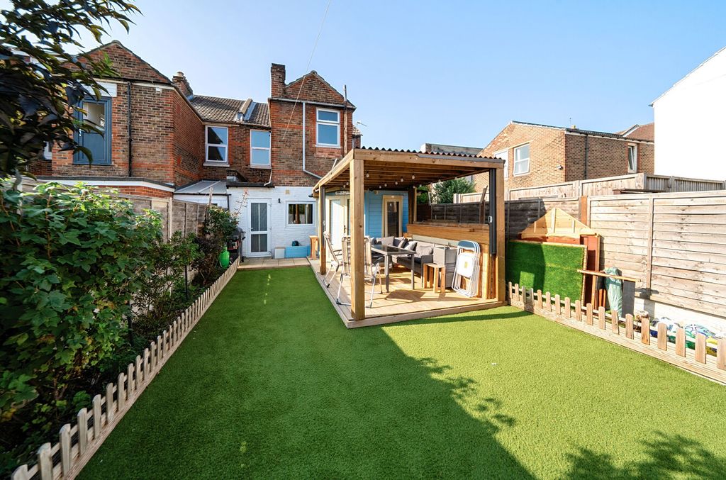 Property photo 2 of 10 1339866-16-689F01...