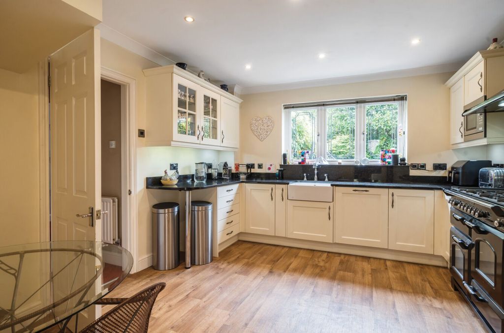 Property photo 3 of 28