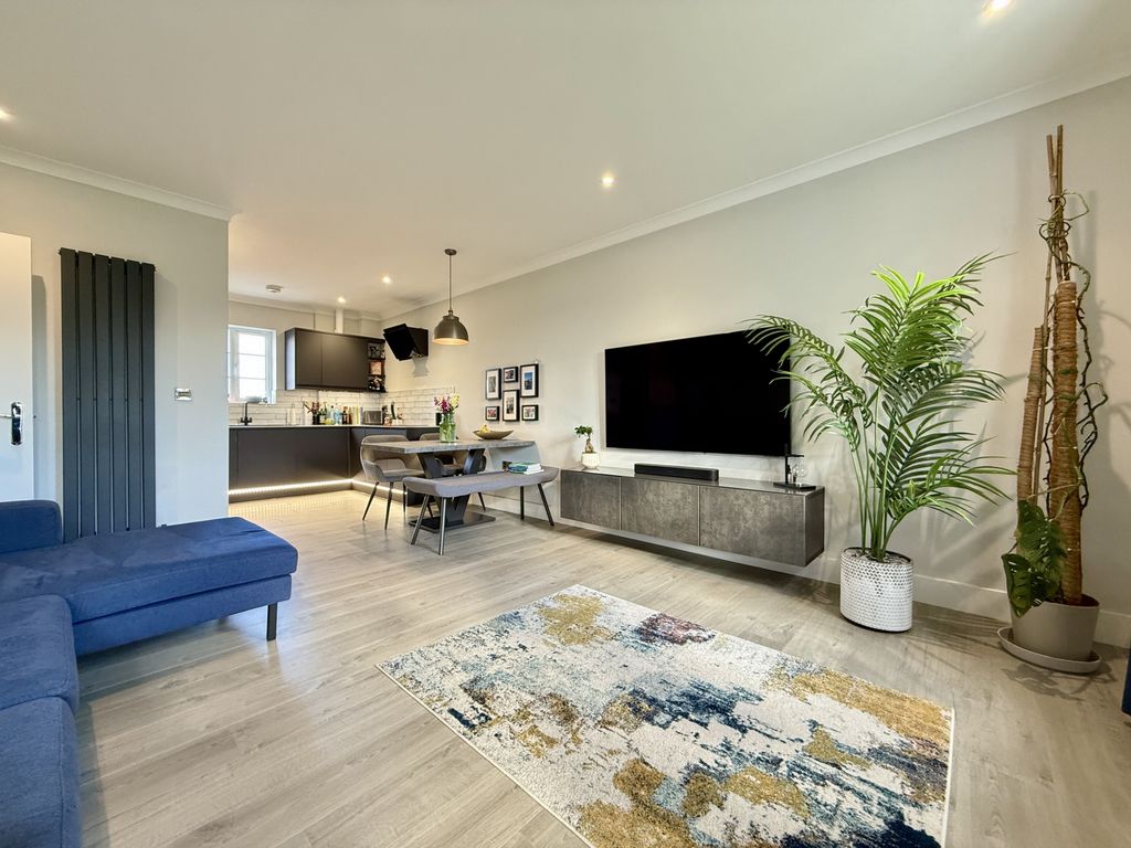 Property photo 2 of 17 Photo 8