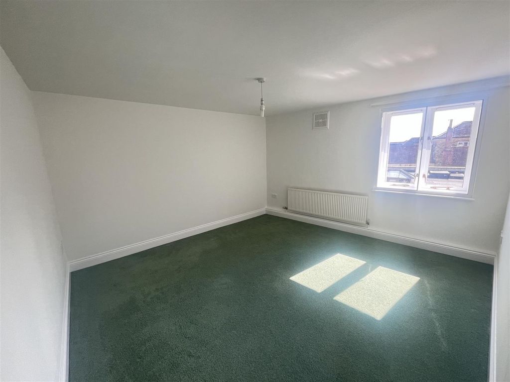 Property photo 1 of 4 Bedroom