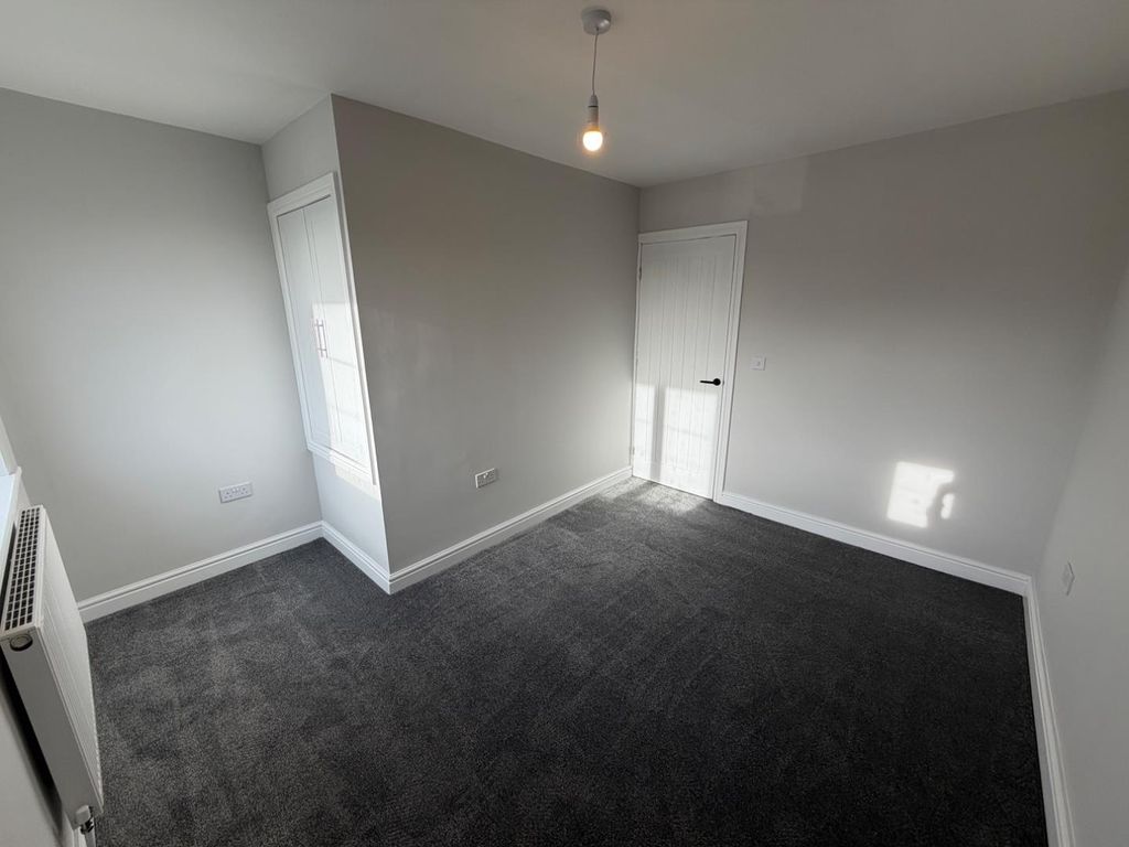 Property photo 2 of 10 Bedroom 1/2