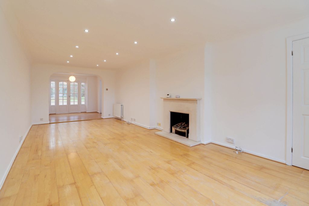 Property photo 2 of 21 Living Room