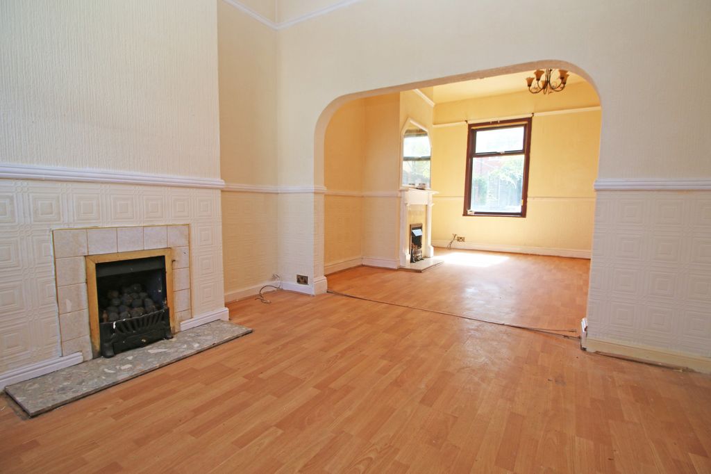 Property photo 2 of 13