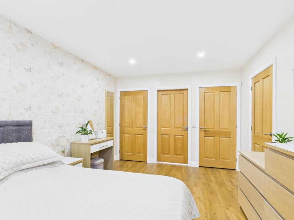 Property photo 2 of 36