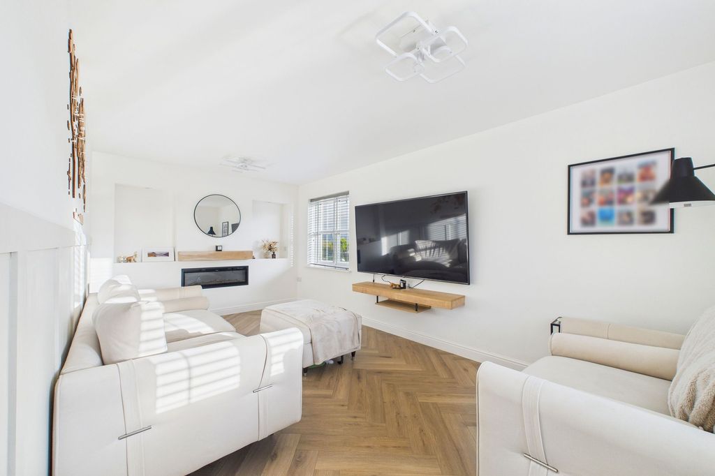 Property photo 1 of 25