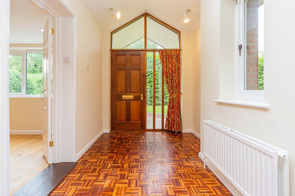 Property photo 2 of 18 Picture No. 32