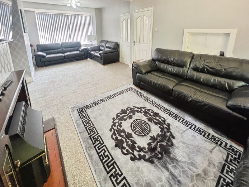 Property photo 2 of 13 Lounge