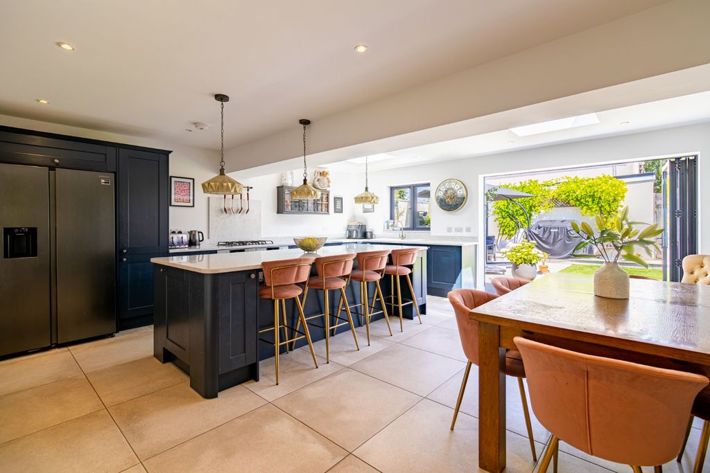Property photo 3 of 39 4182336