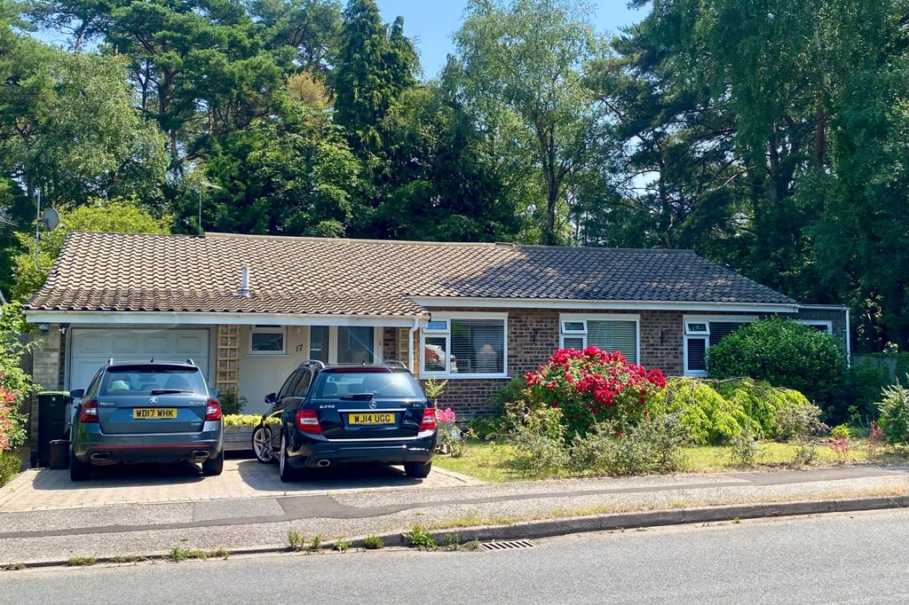 Property photo 1 of 22 Three Bedroom Detached Bungalow
