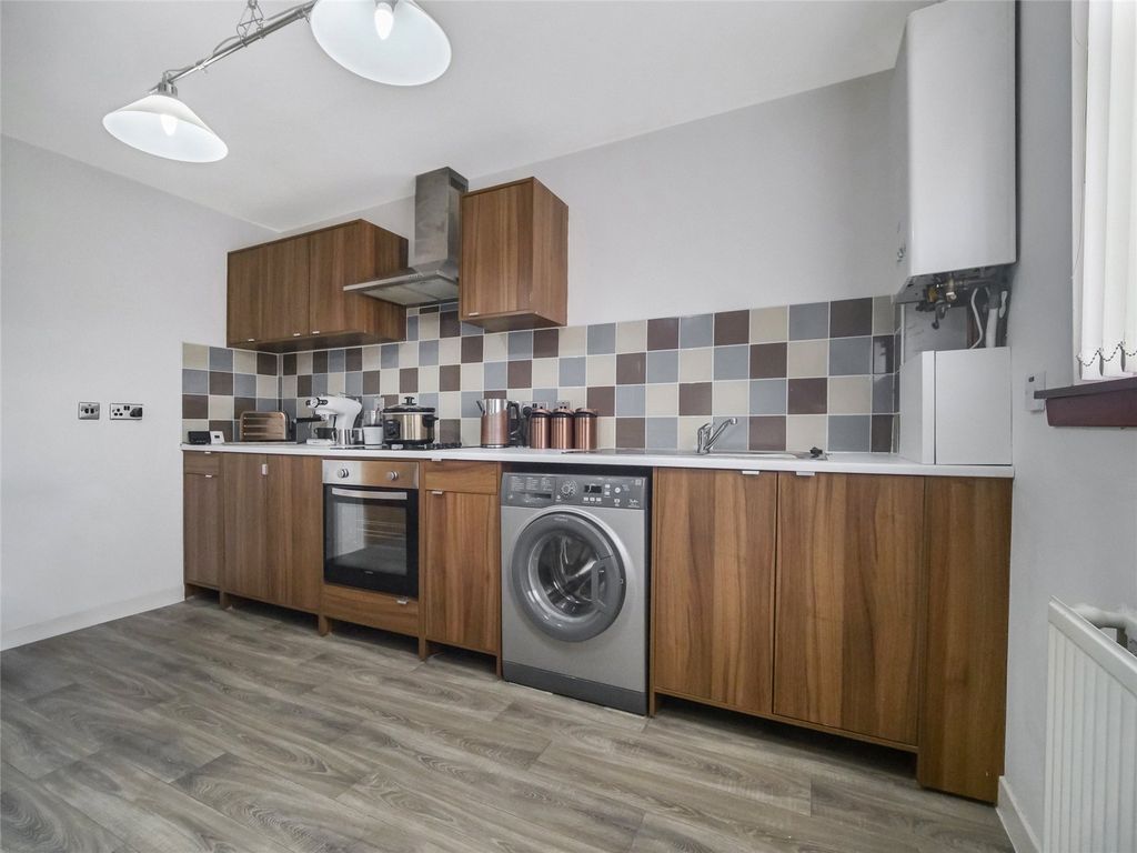 Property photo 3 of 10 Kitchen