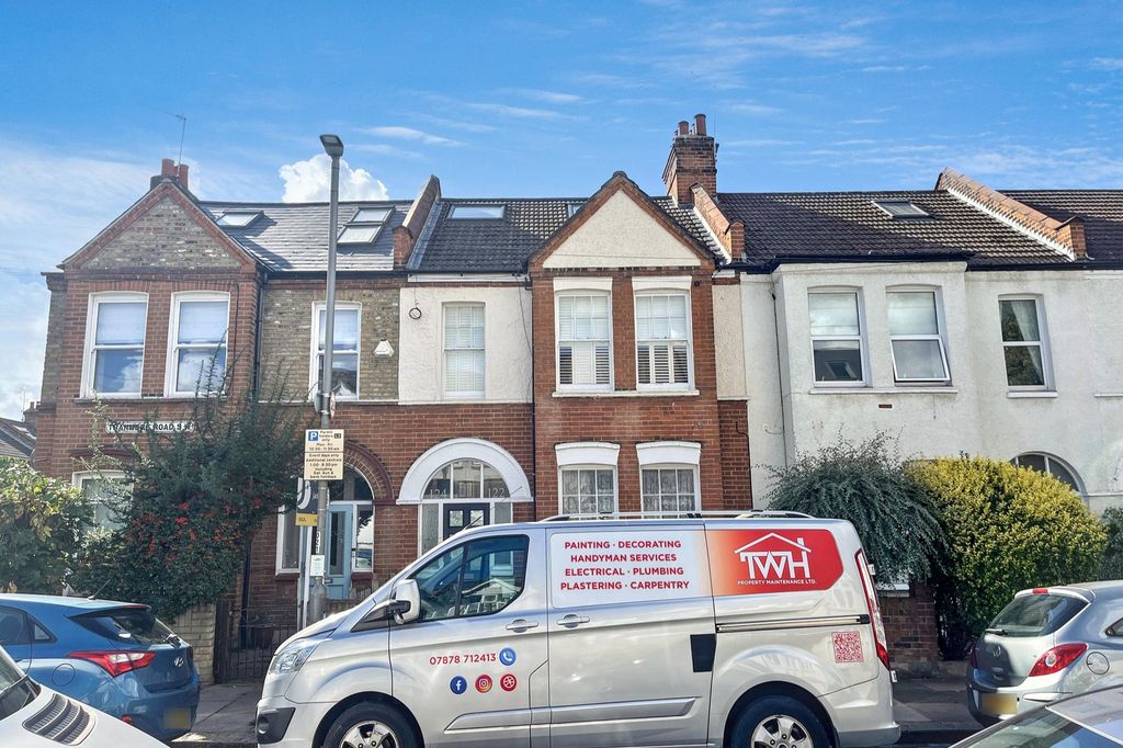 Property photo 3 of 19 122 & 124 Tranmere Road, Earlsfield, London Sw18 3Qt