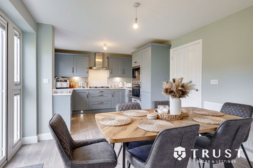 Property photo 3 of 43