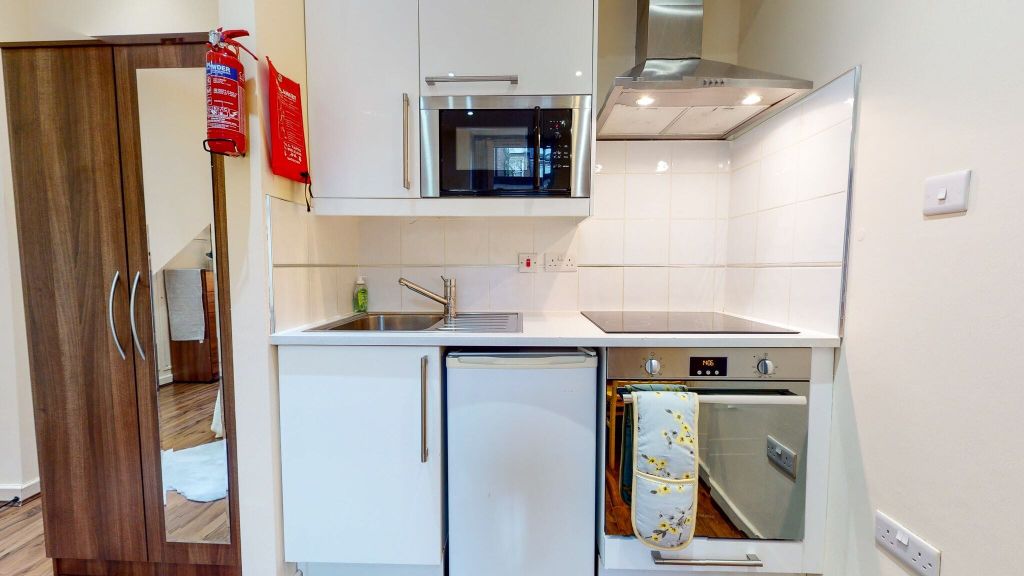 Property photo 2 of 8 Kitchen