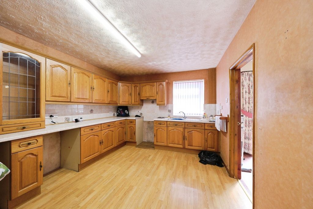 Property photo 2 of 15 Pbox-Img.Jpg