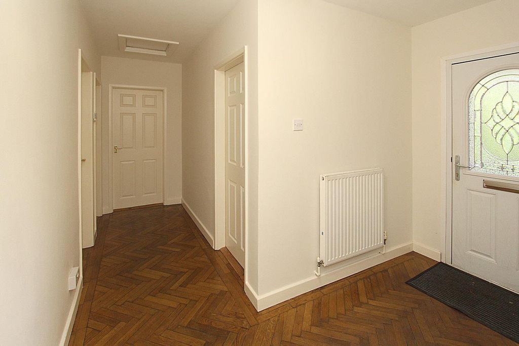 Property photo 2 of 11 Inner Hallway