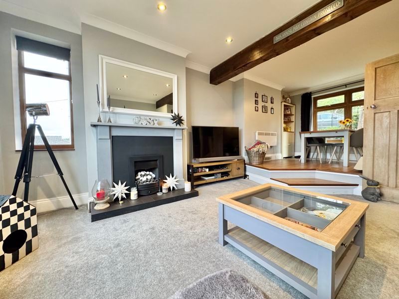 Property photo 3 of 25 Lounge &amp; Split Level Diner