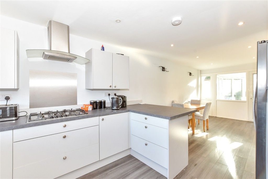 Property photo 1 of 11 Kitchen