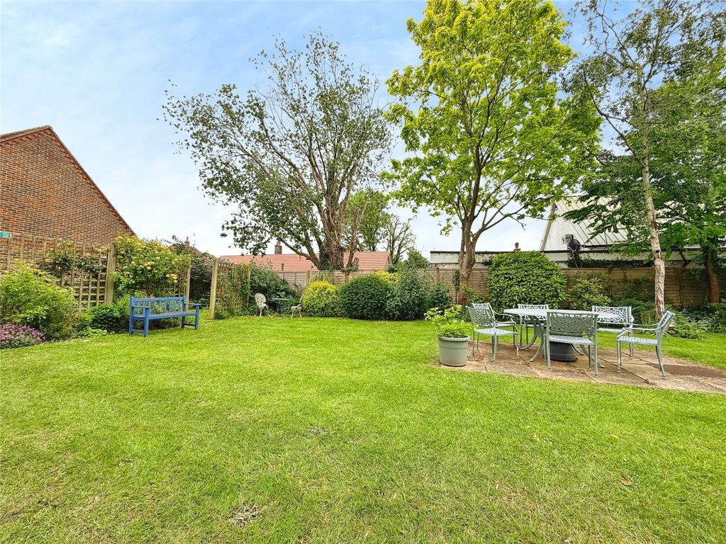 Property photo 2 of 17 Picture No. 35