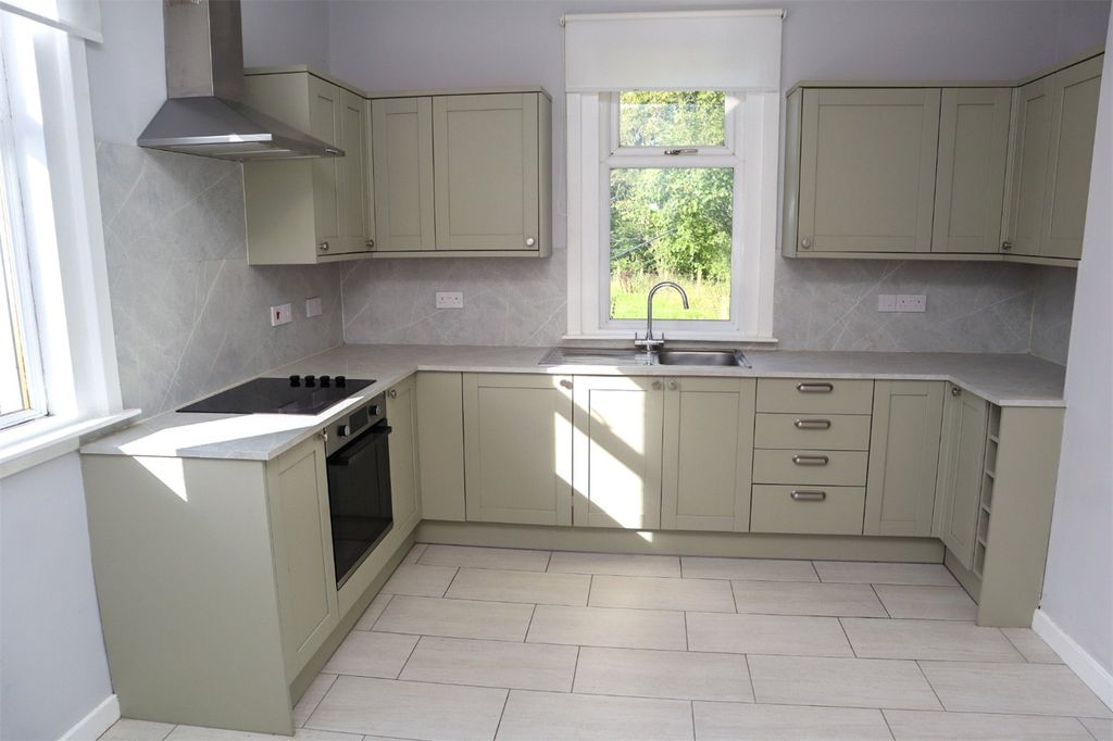 Property photo 2 of 25 Kitchen