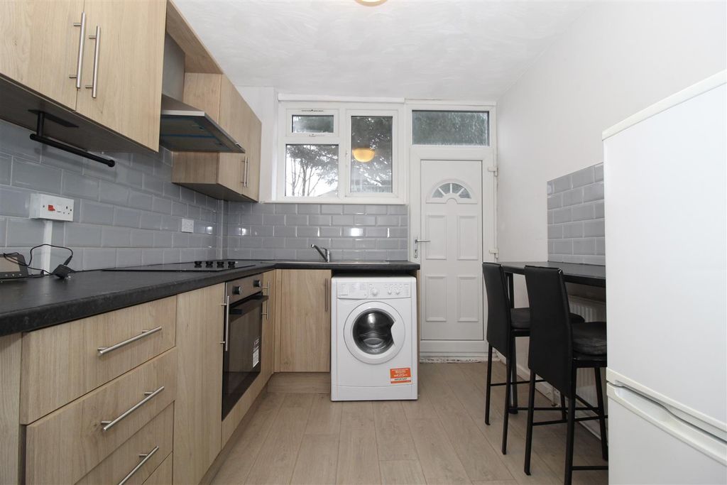 Property photo 3 of 12 6E2Ff402-1481-4F4A-Aaa4-1Caa185Bd001_1_201_A.Jpeg